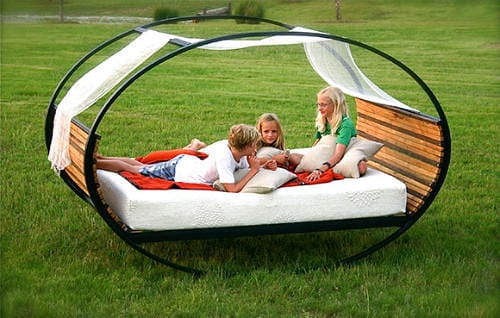 circular canopy bed
