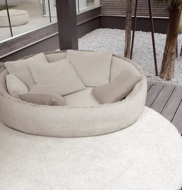 Relax in comfort in your outdoor home
